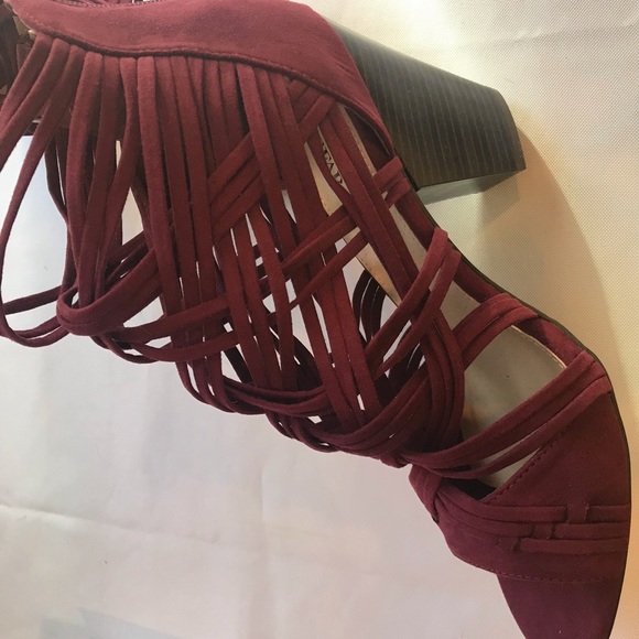 A shoe that fits a wide foot - Picture 2 of 4